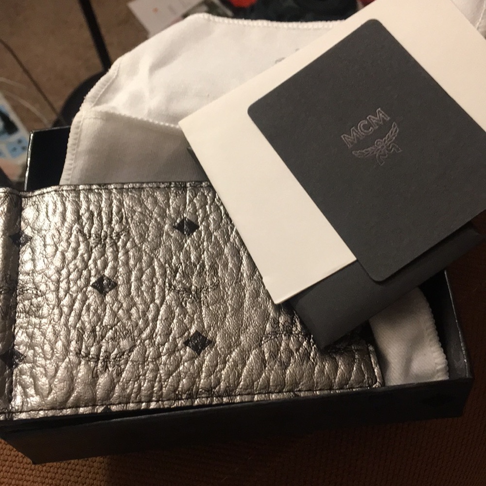MCM silver clause wallet two fold